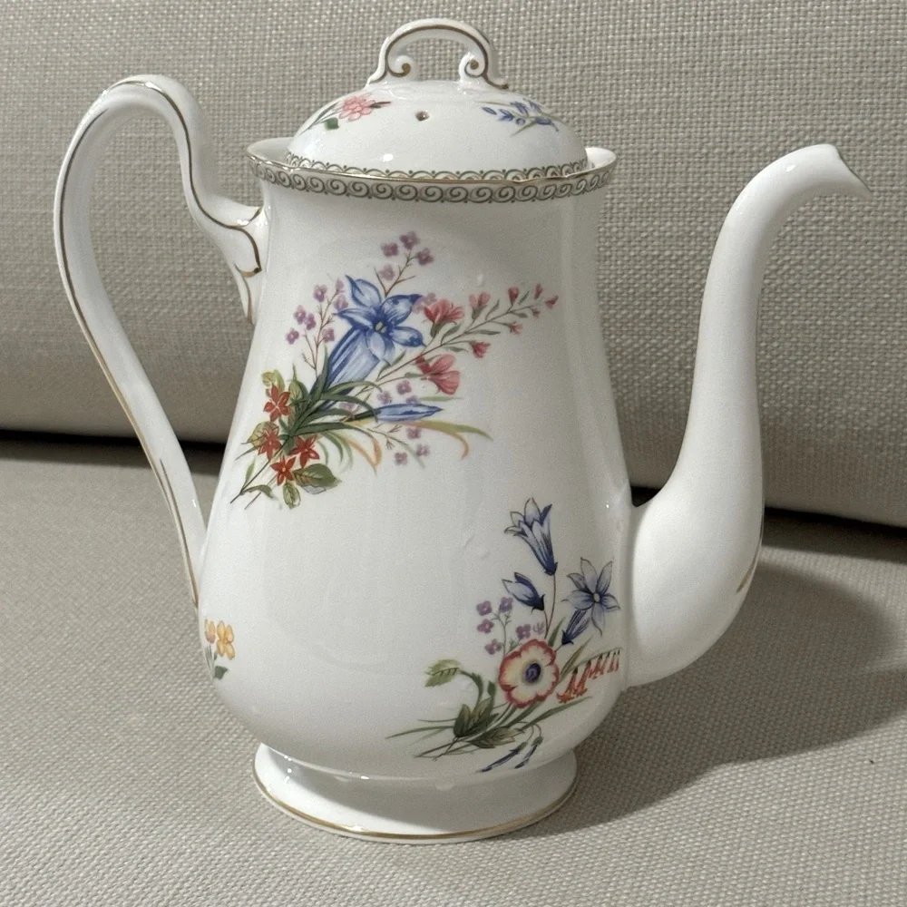 Wild Flowers 13686 (Gainsborough) by SHELLEY ENGLAND Tea- Coffee Pot